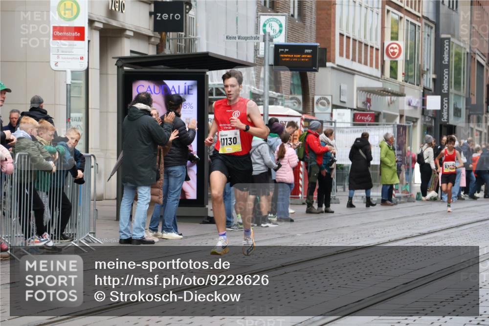 05.10.2025 - 20. swb-Marathon Bremen Strokosch-Dieckow http://msf.ph/oto/9228626 05.10.2025 10:33:31 Ziel 9320, 11130, 9320, 11130 meine-sportfotos.de
