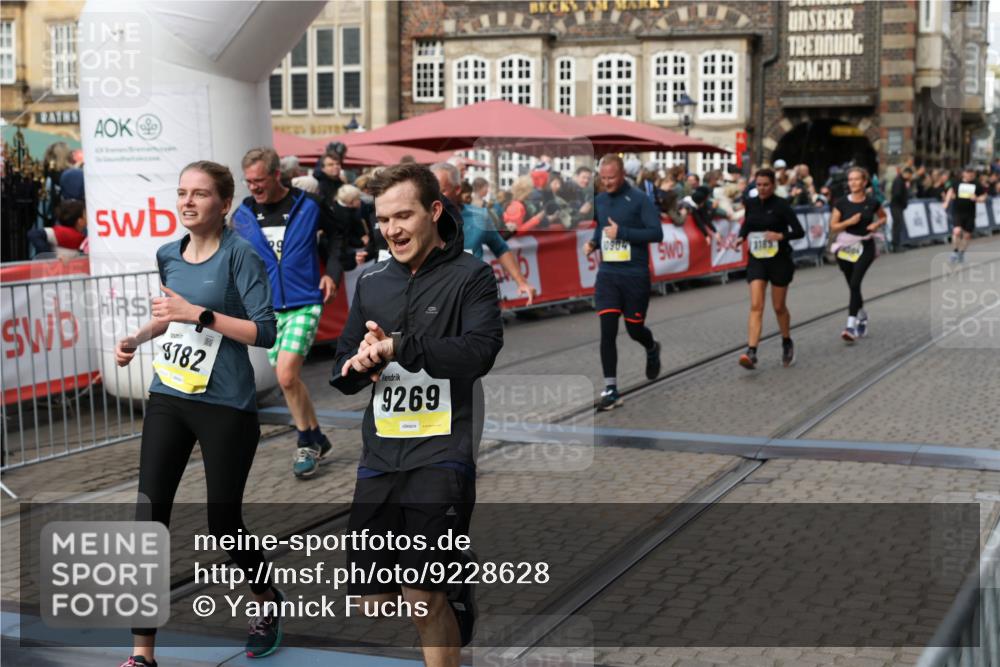05.10.2025 - 20. swb-Marathon Bremen Yannick Fuchs http://msf.ph/oto/9228628 05.10.2025 11:01:51 Ziel 9189, 9269, 9294, 9432, 9782, 10004, 10026, 10370, 10562, 10903, 10904, 11463, 11732, 11733 meine-sportfotos.de