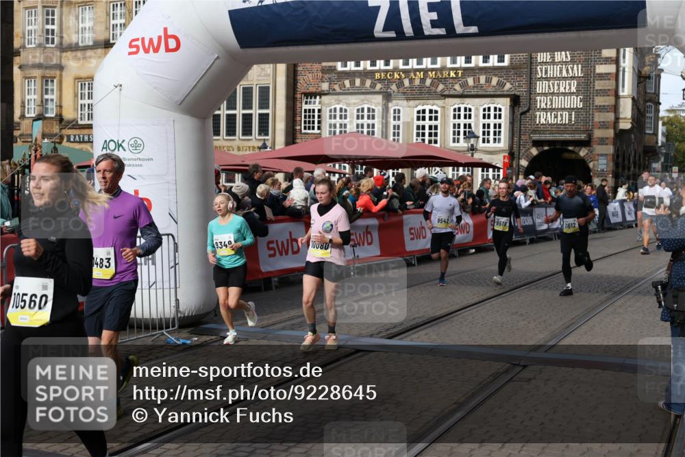 05.10.2025 - 20. swb-Marathon Bremen Yannick Fuchs http://msf.ph/oto/9228645 05.10.2025 10:59:01 Ziel 9349, 9518, 9542, 9601, 10080, 10263, 10560, 11290, 11483, 11612, 11651 meine-sportfotos.de
