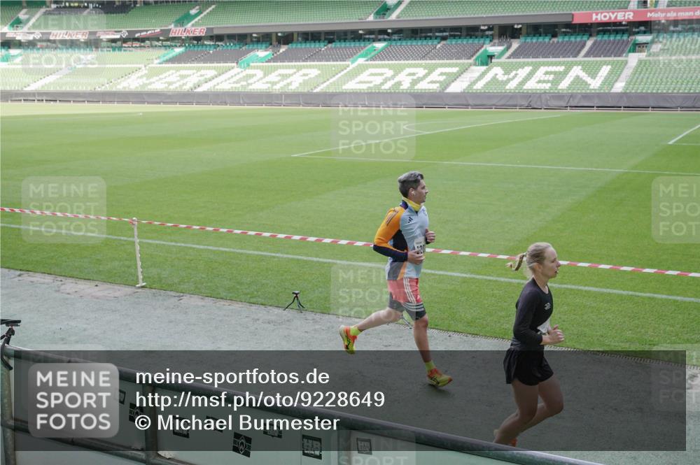 05.10.2025 - 20. swb-Marathon Bremen Michael Burmester http://msf.ph/oto/9228649 05.10.2025 10:26:39 Laufen im Stadion 8000, 9009, 9202, 9250, 9285, 9290, 9362, 9396, 9400, 9411, 9545, 9590, 9678, 9876, 9878, 9897, 9921, 9960, 9963, 10044, 10045, 10053, 10090, 10091, 10277, 10304, 10411, 10431, 10447, 10559, 10624, 10633, 10649, 10682, 10773, 10780, 10792, 10816, 10823, 10851, 11362, 11488, 11585, 11617, 11648, 11683, 11714, 11715, 9170, 9361, 9865, 9884, 9919, 10306, 10348, 10474, 10554, 10961, 11178, 11346, 11422, 11617, 11666 meine-sportfotos.de