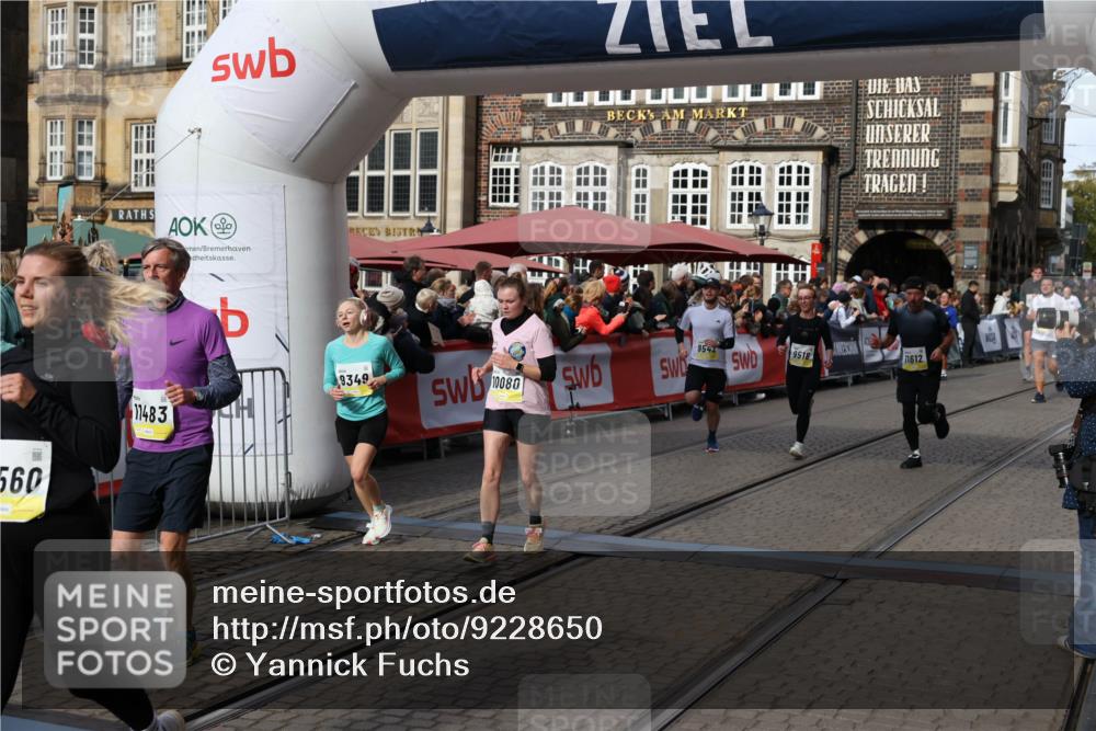 05.10.2025 - 20. swb-Marathon Bremen Yannick Fuchs http://msf.ph/oto/9228650 05.10.2025 10:59:01 Ziel 9349, 9518, 9542, 9601, 10080, 10263, 10560, 11290, 11483, 11612, 11651 meine-sportfotos.de