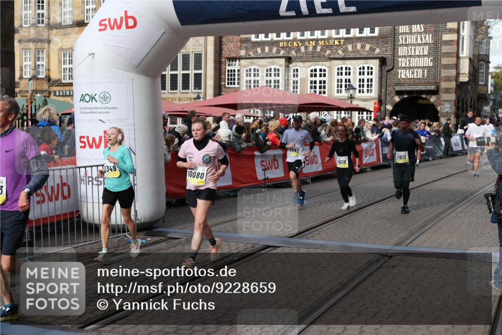 05.10.2025 - 20. swb-Marathon Bremen Yannick Fuchs http://msf.ph/oto/9228659 05.10.2025 10:59:01 Ziel 9349, 9518, 9542, 9601, 10080, 10263, 10560, 11290, 11483, 11612, 11651 meine-sportfotos.de