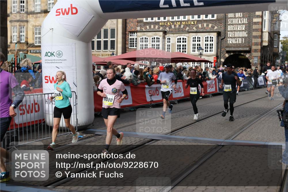 05.10.2025 - 20. swb-Marathon Bremen Yannick Fuchs http://msf.ph/oto/9228670 05.10.2025 10:59:01 Ziel 9349, 9518, 9542, 9601, 10080, 10263, 10560, 11290, 11483, 11612, 11651 meine-sportfotos.de