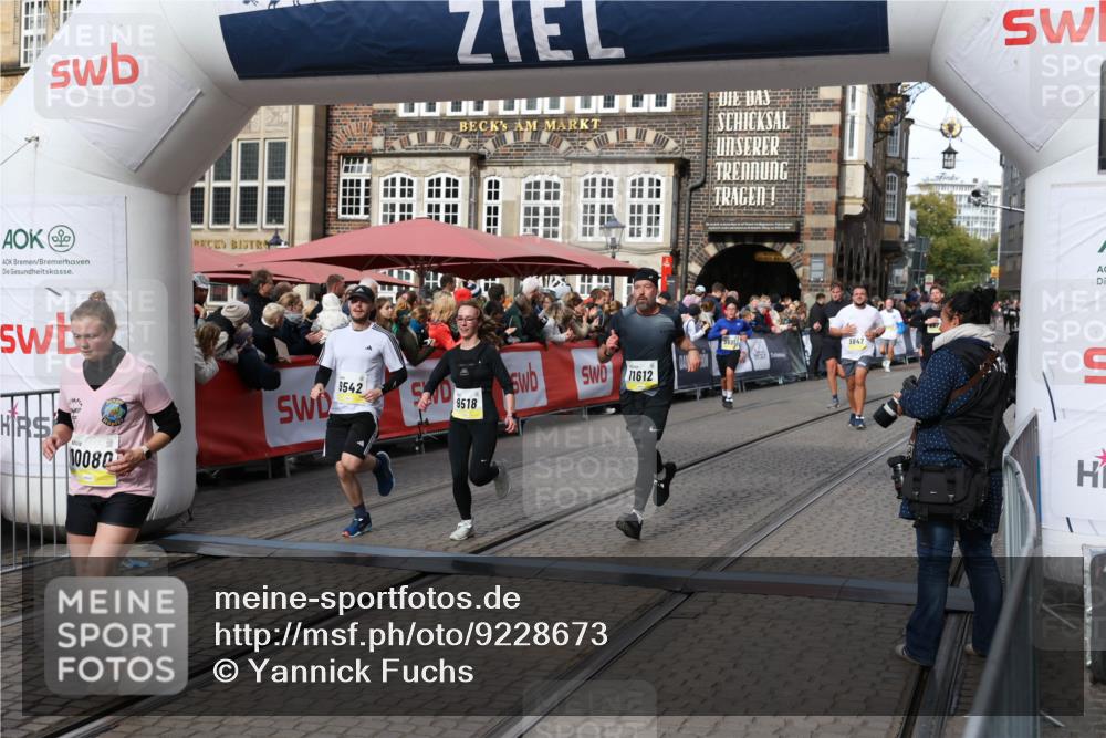05.10.2025 - 20. swb-Marathon Bremen Yannick Fuchs http://msf.ph/oto/9228673 05.10.2025 10:59:02 Ziel 9349, 9518, 9542, 9601, 10080, 10263, 10560, 11290, 11483, 11612 meine-sportfotos.de