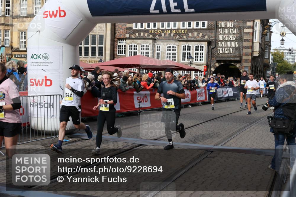 05.10.2025 - 20. swb-Marathon Bremen Yannick Fuchs http://msf.ph/oto/9228694 05.10.2025 10:59:02 Ziel 9349, 9518, 9542, 9601, 10080, 10263, 10560, 11290, 11483, 11612 meine-sportfotos.de