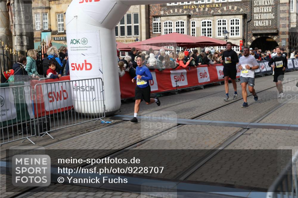 05.10.2025 - 20. swb-Marathon Bremen Yannick Fuchs http://msf.ph/oto/9228707 05.10.2025 10:59:05 Ziel 9349, 9518, 9542, 9601, 9847, 9977, 10080, 10560, 10588, 11483, 11612 meine-sportfotos.de