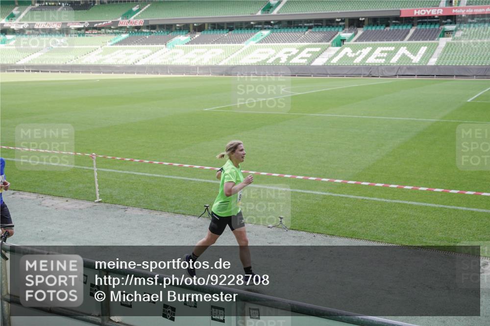 05.10.2025 - 20. swb-Marathon Bremen Michael Burmester http://msf.ph/oto/9228708 05.10.2025 10:26:45 Laufen im Stadion 8000, 9009, 9202, 9250, 9270, 9285, 9290, 9351, 9362, 9396, 9400, 9411, 9545, 9590, 9678, 9876, 9878, 9885, 9897, 9921, 9960, 9963, 10044, 10045, 10053, 10090, 10091, 10092, 10277, 10304, 10351, 10411, 10431, 10447, 10568, 10624, 10633, 10649, 10682, 10773, 10792, 10816, 10823, 10851, 11362, 11488, 11585, 11645, 11648, 11683, 11714, 11715, 9170, 10044, 10554, 10559, 10780, 10961, 11178, 11422, 11617, 11666 meine-sportfotos.de