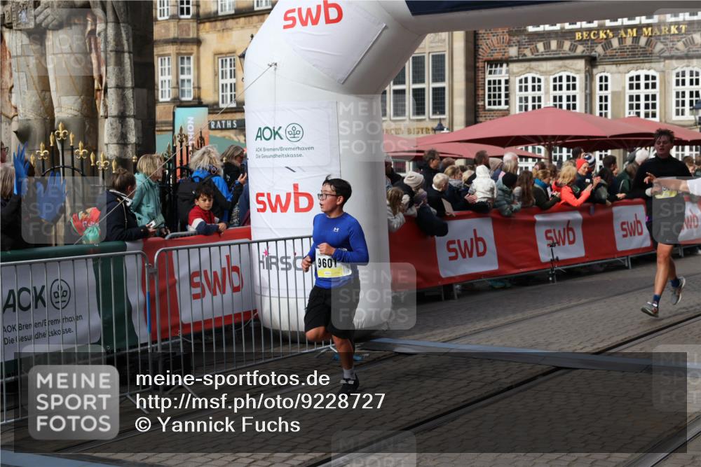 05.10.2025 - 20. swb-Marathon Bremen Yannick Fuchs http://msf.ph/oto/9228727 05.10.2025 10:59:05 Ziel 9349, 9518, 9542, 9601, 9847, 9977, 10080, 10560, 10588, 11483, 11612 meine-sportfotos.de