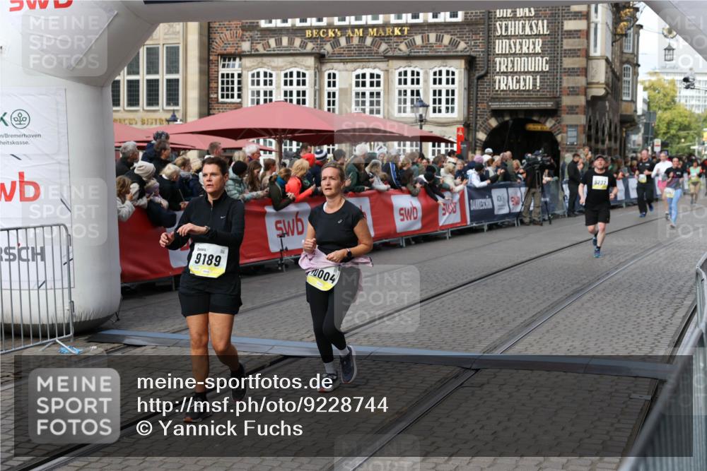 05.10.2025 - 20. swb-Marathon Bremen Yannick Fuchs http://msf.ph/oto/9228744 05.10.2025 11:01:54 Ziel 9189, 9237, 9269, 9294, 9782, 10004, 10370, 10903, 10904 meine-sportfotos.de