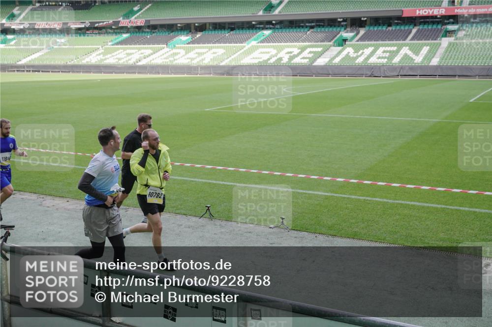 05.10.2025 - 20. swb-Marathon Bremen Michael Burmester http://msf.ph/oto/9228758 05.10.2025 10:26:52 Laufen im Stadion 28, 8000, 9009, 9202, 9250, 9270, 9285, 9290, 9351, 9362, 9396, 9400, 9411, 9545, 9590, 9678, 9876, 9878, 9885, 9897, 9921, 9960, 9961, 9963, 10045, 10053, 10090, 10091, 10092, 10277, 10304, 10351, 10411, 10431, 10447, 10568, 10633, 10634, 10649, 10682, 10773, 10792, 10823, 10851, 10898, 11362, 11585, 11645, 11648, 11683, 11714, 11715, 8000, 9170, 9963, 10044, 10559, 10624, 10780, 10816, 10851, 11178, 11422, 11488, 11617 meine-sportfotos.de
