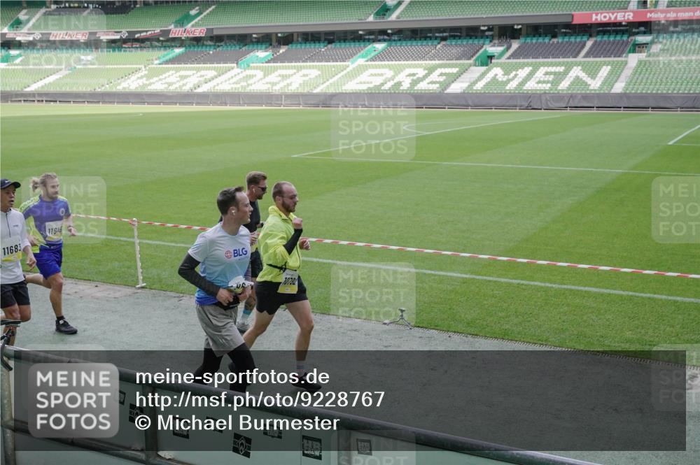 05.10.2025 - 20. swb-Marathon Bremen Michael Burmester http://msf.ph/oto/9228767 05.10.2025 10:26:52 Laufen im Stadion 28, 8000, 9009, 9202, 9250, 9270, 9285, 9290, 9351, 9362, 9396, 9400, 9411, 9545, 9590, 9678, 9876, 9878, 9885, 9897, 9921, 9960, 9961, 9963, 10045, 10053, 10090, 10091, 10092, 10277, 10304, 10351, 10411, 10431, 10447, 10568, 10633, 10634, 10649, 10682, 10773, 10792, 10823, 10851, 10898, 11362, 11585, 11645, 11648, 11683, 11714, 11715, 8000, 9170, 9963, 10044, 10559, 10624, 10780, 10816, 10851, 11178, 11422, 11488, 11617 meine-sportfotos.de