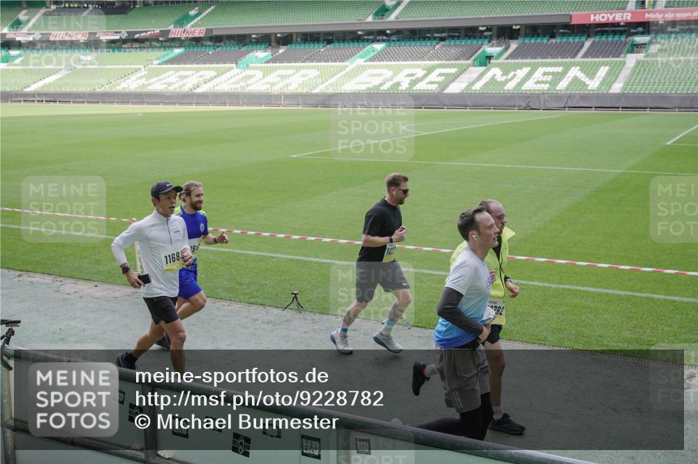05.10.2025 - 20. swb-Marathon Bremen Michael Burmester http://msf.ph/oto/9228782 05.10.2025 10:26:52 Laufen im Stadion 28, 8000, 9009, 9202, 9250, 9270, 9285, 9290, 9351, 9362, 9396, 9400, 9411, 9545, 9590, 9678, 9876, 9878, 9885, 9897, 9921, 9960, 9961, 9963, 10045, 10053, 10090, 10091, 10092, 10277, 10304, 10351, 10411, 10431, 10447, 10568, 10633, 10634, 10649, 10682, 10773, 10792, 10823, 10851, 10898, 11362, 11585, 11645, 11648, 11683, 11714, 11715, 8000, 9170, 9963, 10044, 10559, 10624, 10780, 10816, 10851, 11178, 11422, 11488, 11617 meine-sportfotos.de