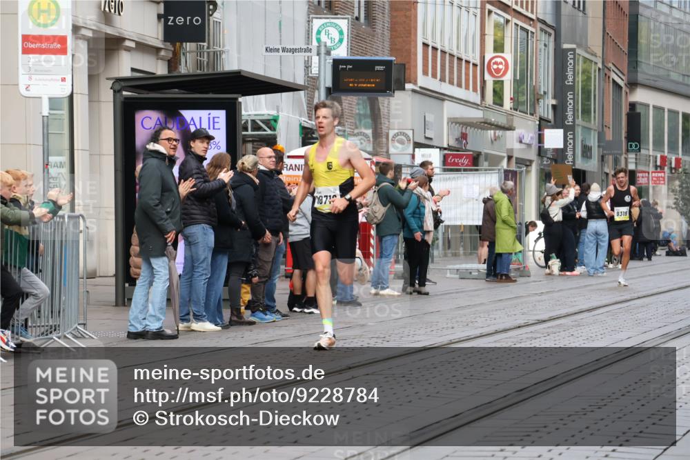 05.10.2025 - 20. swb-Marathon Bremen Strokosch-Dieckow http://msf.ph/oto/9228784 05.10.2025 10:34:19 Ziel 9319, 10410, 10718, 9319, 10410, 10718 meine-sportfotos.de