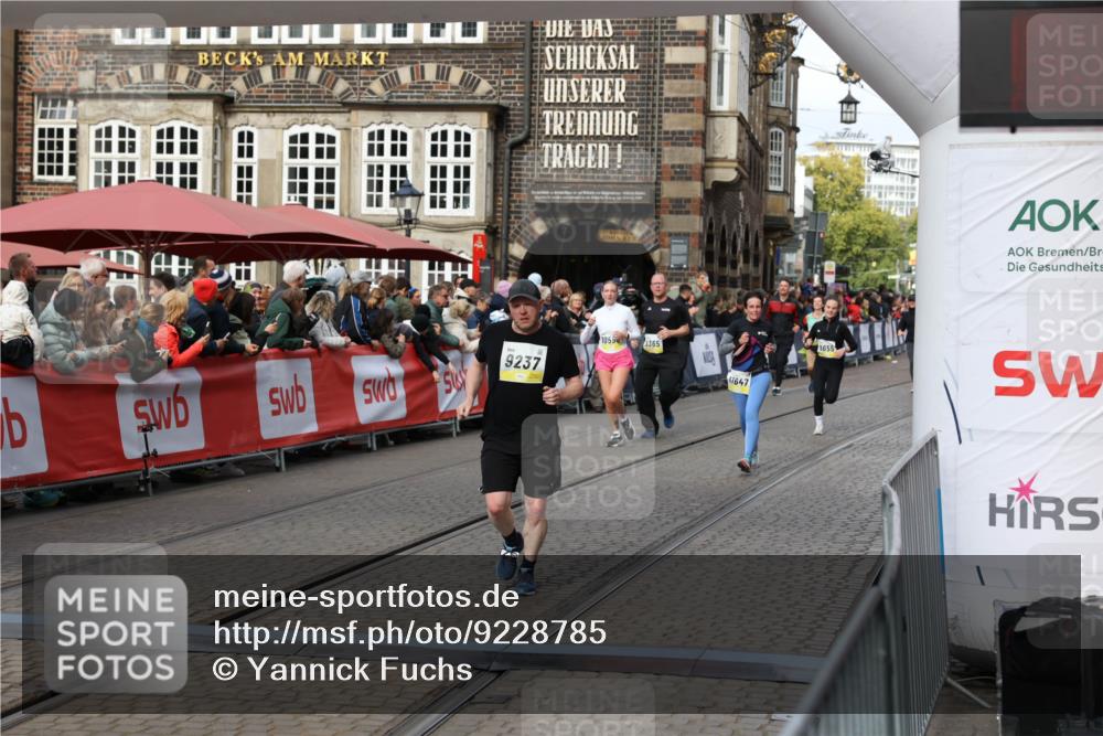05.10.2025 - 20. swb-Marathon Bremen Yannick Fuchs http://msf.ph/oto/9228785 05.10.2025 11:01:57 Ziel 9189, 9237, 9294, 9655, 10004, 10370, 10903, 10904, 11647 meine-sportfotos.de