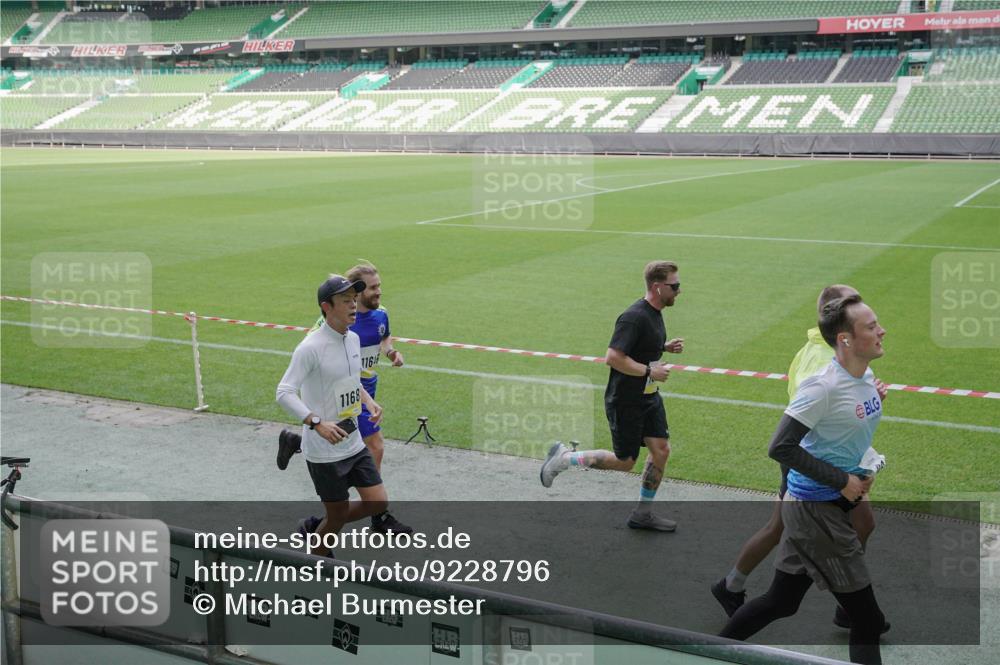 05.10.2025 - 20. swb-Marathon Bremen Michael Burmester http://msf.ph/oto/9228796 05.10.2025 10:26:53 Laufen im Stadion 28, 9009, 9202, 9250, 9270, 9285, 9290, 9351, 9362, 9396, 9400, 9411, 9545, 9590, 9678, 9876, 9878, 9885, 9897, 9921, 9960, 9961, 10045, 10053, 10090, 10091, 10092, 10277, 10304, 10351, 10411, 10431, 10447, 10568, 10633, 10634, 10649, 10682, 10750, 10773, 10792, 10823, 10898, 11362, 11585, 11645, 11648, 11683, 11714, 11715, 8000, 9170, 9963, 10044, 10304, 10559, 10624, 10780, 10816, 10851, 11178, 11488, 11617 meine-sportfotos.de