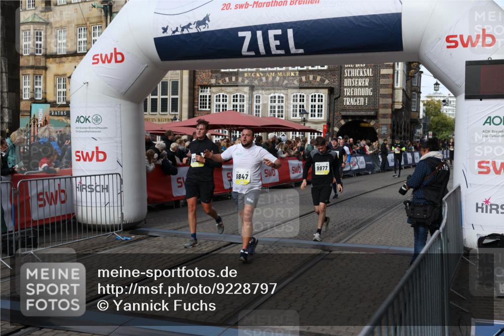 05.10.2025 - 20. swb-Marathon Bremen Yannick Fuchs http://msf.ph/oto/9228797 05.10.2025 10:59:07 Ziel 9349, 9518, 9542, 9601, 9847, 9977, 10080, 10357, 10588, 10607, 11612 meine-sportfotos.de