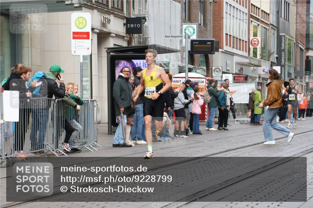 05.10.2025 - 20. swb-Marathon Bremen Strokosch-Dieckow http://msf.ph/oto/9228799 05.10.2025 10:34:19 Ziel 9319, 10410, 10718, 9319, 10410, 10718 meine-sportfotos.de
