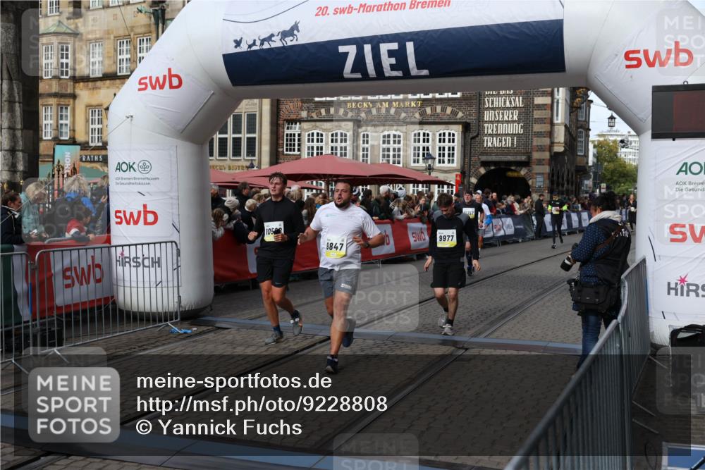 05.10.2025 - 20. swb-Marathon Bremen Yannick Fuchs http://msf.ph/oto/9228808 05.10.2025 10:59:07 Ziel 9349, 9518, 9542, 9601, 9847, 9977, 10080, 10357, 10588, 10607, 11612 meine-sportfotos.de