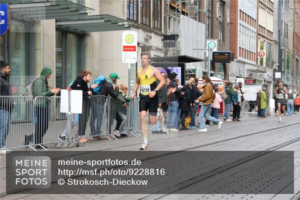 05.10.2025 - 20. swb-Marathon Bremen Strokosch-Dieckow http://msf.ph/oto/9228816 05.10.2025 10:34:20 Ziel 9319, 10410, 10718, 9319, 10410, 10718 meine-sportfotos.de