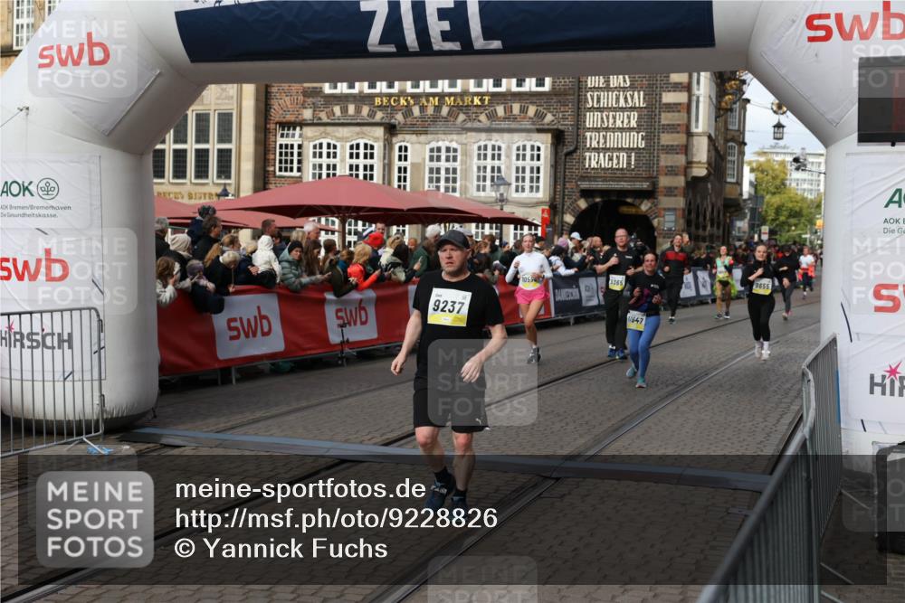 05.10.2025 - 20. swb-Marathon Bremen Yannick Fuchs http://msf.ph/oto/9228826 05.10.2025 11:01:58 Ziel 9189, 9237, 9365, 9655, 10004, 10558, 10903, 10904, 11647 meine-sportfotos.de