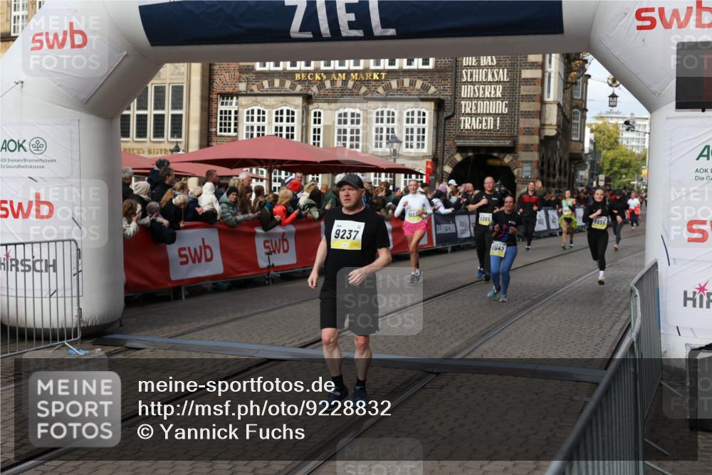 05.10.2025 - 20. swb-Marathon Bremen Yannick Fuchs http://msf.ph/oto/9228832 05.10.2025 11:01:58 Ziel 9189, 9237, 9365, 9655, 10004, 10558, 10903, 10904, 11647 meine-sportfotos.de