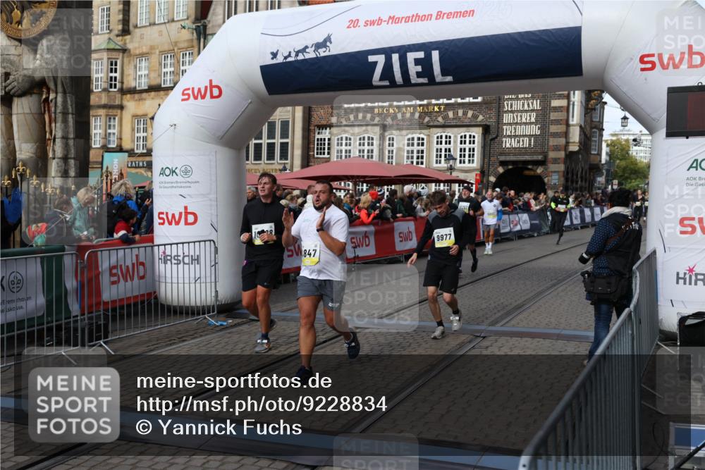 05.10.2025 - 20. swb-Marathon Bremen Yannick Fuchs http://msf.ph/oto/9228834 05.10.2025 10:59:07 Ziel 9349, 9518, 9542, 9601, 9847, 9977, 10080, 10357, 10588, 10607, 11612 meine-sportfotos.de