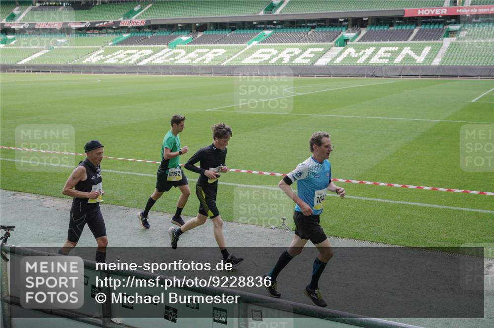 05.10.2025 - 20. swb-Marathon Bremen Michael Burmester http://msf.ph/oto/9228836 05.10.2025 10:26:56 Laufen im Stadion 28, 9009, 9202, 9250, 9270, 9285, 9290, 9351, 9362, 9396, 9400, 9411, 9500, 9545, 9590, 9678, 9709, 9711, 9876, 9878, 9885, 9897, 9921, 9960, 9961, 10045, 10053, 10090, 10091, 10092, 10277, 10351, 10411, 10431, 10447, 10568, 10633, 10634, 10639, 10649, 10682, 10750, 10773, 10792, 10823, 10898, 10947, 11362, 11585, 11645, 11648, 11683, 11714, 11715, 8000, 9170, 9963, 10044, 10304, 10559, 10624, 10780, 10816, 10851, 11488, 11617 meine-sportfotos.de
