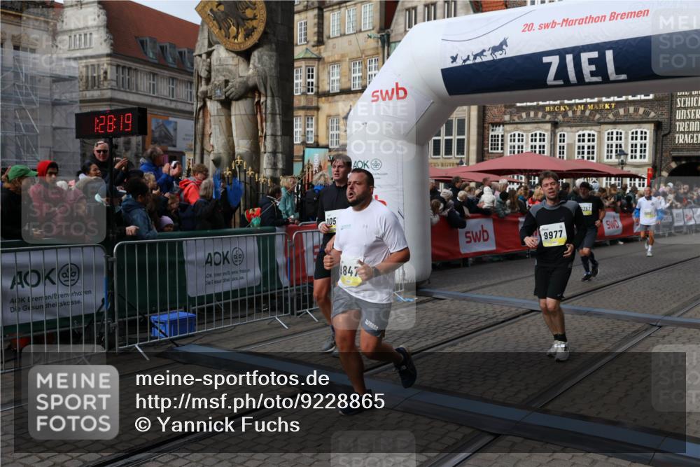 05.10.2025 - 20. swb-Marathon Bremen Yannick Fuchs http://msf.ph/oto/9228865 05.10.2025 10:59:08 Ziel 9518, 9542, 9601, 9847, 9977, 10357, 10588, 10607, 11612 meine-sportfotos.de