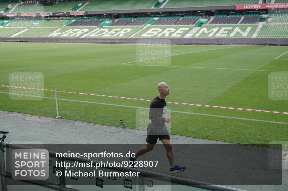 05.10.2025 - 20. swb-Marathon Bremen Michael Burmester http://msf.ph/oto/9228907 05.10.2025 10:27:02 Laufen im Stadion 28, 9009, 9202, 9270, 9285, 9290, 9339, 9351, 9362, 9396, 9400, 9411, 9500, 9545, 9590, 9678, 9709, 9711, 9876, 9878, 9885, 9897, 9921, 9960, 9961, 10045, 10091, 10092, 10277, 10351, 10411, 10431, 10447, 10568, 10633, 10634, 10639, 10649, 10682, 10750, 10773, 10792, 10823, 10898, 10947, 11074, 11362, 11585, 11645, 11648, 11683, 11714, 11715, 8000, 9250, 9963, 10044, 10053, 10090, 10304, 10447, 10624, 10816, 10851, 11488 meine-sportfotos.de