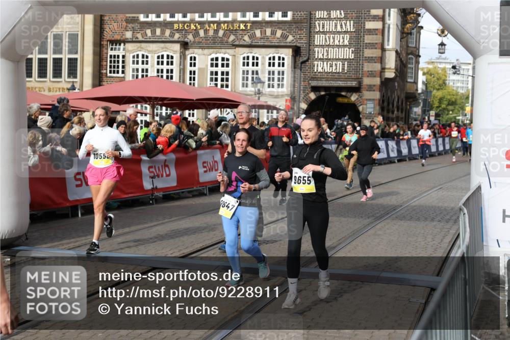 05.10.2025 - 20. swb-Marathon Bremen Yannick Fuchs http://msf.ph/oto/9228911 05.10.2025 11:02:01 Ziel 9237, 9365, 9655, 10558, 10837, 11415, 11647 meine-sportfotos.de