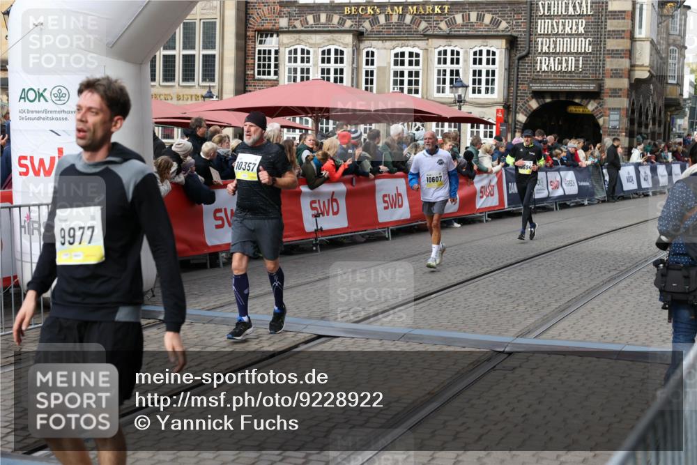05.10.2025 - 20. swb-Marathon Bremen Yannick Fuchs http://msf.ph/oto/9228922 05.10.2025 10:59:09 Ziel 9518, 9542, 9601, 9847, 9977, 10357, 10588, 10594, 10607, 11612 meine-sportfotos.de