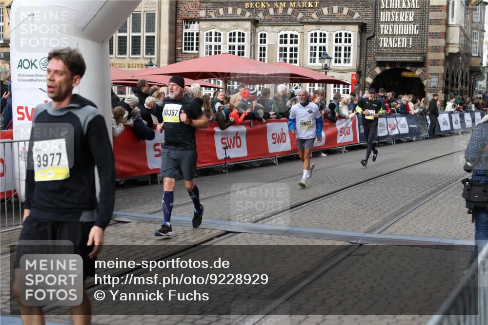 05.10.2025 - 20. swb-Marathon Bremen Yannick Fuchs http://msf.ph/oto/9228929 05.10.2025 10:59:09 Ziel 9518, 9542, 9601, 9847, 9977, 10357, 10588, 10594, 10607, 11612 meine-sportfotos.de