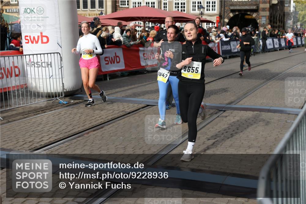 05.10.2025 - 20. swb-Marathon Bremen Yannick Fuchs http://msf.ph/oto/9228936 05.10.2025 11:02:01 Ziel 9237, 9365, 9655, 10558, 10837, 11415, 11647 meine-sportfotos.de