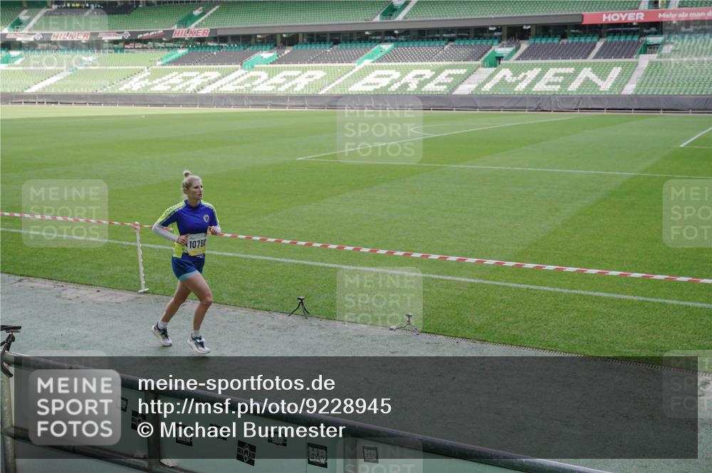 05.10.2025 - 20. swb-Marathon Bremen Michael Burmester http://msf.ph/oto/9228945 05.10.2025 10:27:09 Laufen im Stadion 28, 9009, 9202, 9270, 9285, 9290, 9339, 9351, 9362, 9396, 9400, 9411, 9500, 9545, 9590, 9670, 9678, 9709, 9711, 9876, 9878, 9885, 9897, 9921, 9960, 9961, 10045, 10091, 10092, 10277, 10351, 10411, 10568, 10634, 10639, 10649, 10682, 10750, 10773, 10792, 10818, 10822, 10823, 10898, 10947, 11074, 11362, 11585, 11645, 11659, 11683, 11714, 8000, 9250, 9963, 10053, 10090, 10304, 10431, 10447, 10633, 10851, 11488, 11648, 11715 meine-sportfotos.de