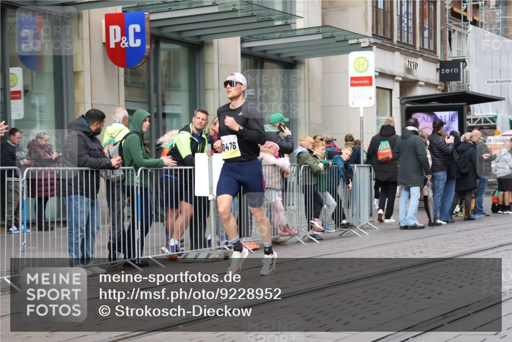 05.10.2025 - 20. swb-Marathon Bremen Strokosch-Dieckow http://msf.ph/oto/9228952 05.10.2025 10:34:56 Ziel 9336, 9340, 10476, 11443, 9336, 9340, 10476, 11443 meine-sportfotos.de