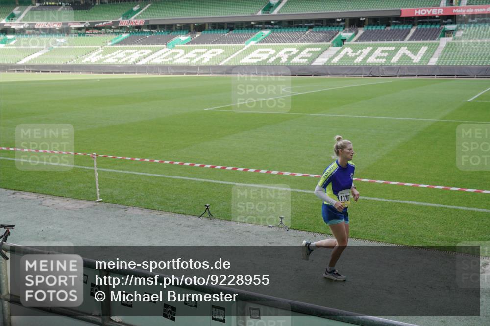 05.10.2025 - 20. swb-Marathon Bremen Michael Burmester http://msf.ph/oto/9228955 05.10.2025 10:27:10 Laufen im Stadion 28, 9009, 9202, 9270, 9285, 9290, 9339, 9351, 9362, 9396, 9400, 9411, 9500, 9545, 9590, 9670, 9678, 9709, 9711, 9876, 9878, 9885, 9897, 9921, 9960, 9961, 10045, 10091, 10092, 10277, 10351, 10411, 10568, 10634, 10639, 10649, 10682, 10750, 10773, 10792, 10818, 10822, 10823, 10898, 10947, 11074, 11362, 11446, 11585, 11645, 11659, 11683, 11714, 8000, 9250, 9963, 10053, 10090, 10304, 10431, 10447, 10633, 10851, 11488, 11648, 11715 meine-sportfotos.de