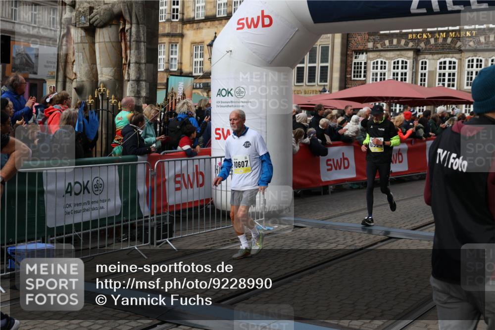 05.10.2025 - 20. swb-Marathon Bremen Yannick Fuchs http://msf.ph/oto/9228990 05.10.2025 10:59:12 Ziel 9692, 9847, 9977, 10357, 10588, 10594, 10607 meine-sportfotos.de