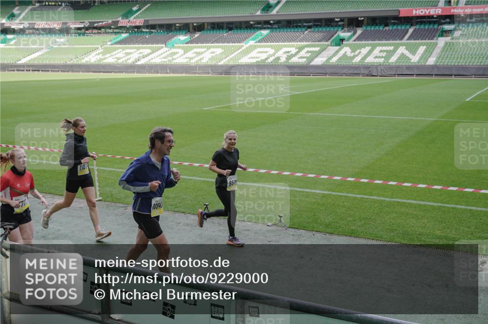 05.10.2025 - 20. swb-Marathon Bremen Michael Burmester http://msf.ph/oto/9229000 05.10.2025 10:27:13 Laufen im Stadion 28, 9009, 9202, 9270, 9285, 9290, 9339, 9351, 9362, 9396, 9400, 9411, 9500, 9590, 9670, 9678, 9709, 9711, 9876, 9878, 9885, 9897, 9921, 9960, 9961, 10045, 10091, 10092, 10277, 10351, 10411, 10568, 10634, 10639, 10649, 10682, 10750, 10773, 10792, 10818, 10822, 10823, 10898, 10947, 11074, 11362, 11446, 11585, 11645, 11659, 11683, 11714, 9250, 9290, 9545, 9590, 10053, 10090, 10304, 10431, 10447, 10633, 10649, 11648, 11715 meine-sportfotos.de