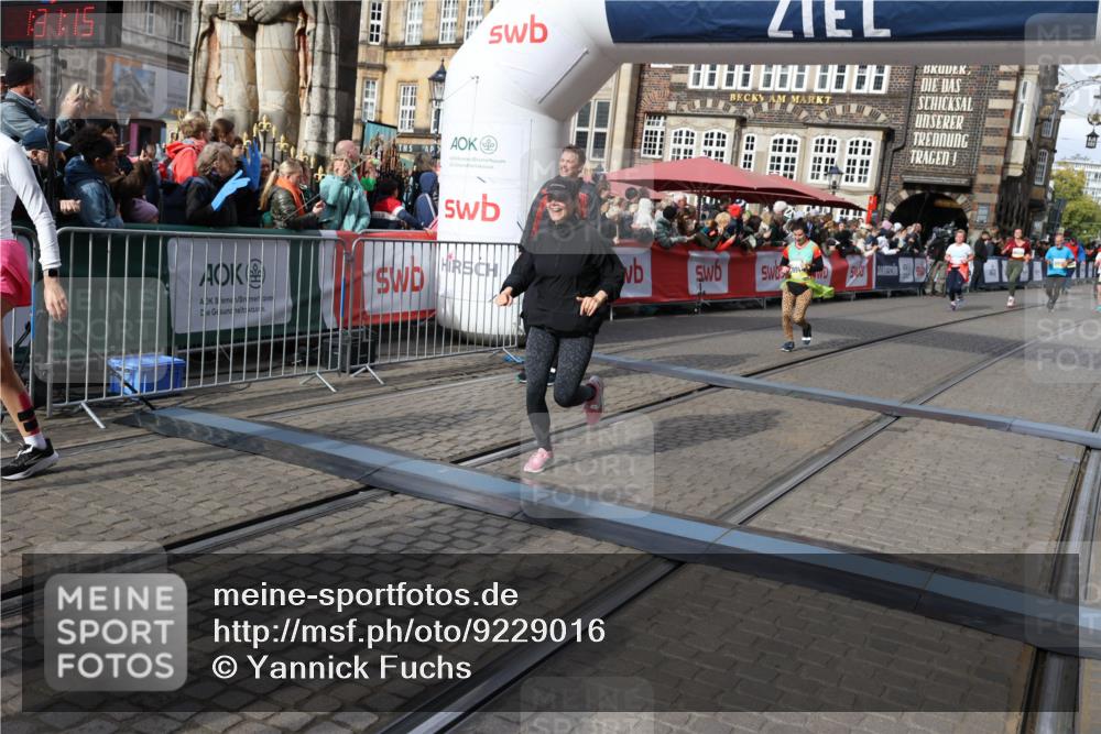 05.10.2025 - 20. swb-Marathon Bremen Yannick Fuchs http://msf.ph/oto/9229016 05.10.2025 11:02:04 Ziel 9237, 9365, 9655, 10558, 10837, 10944, 11415, 11647 meine-sportfotos.de
