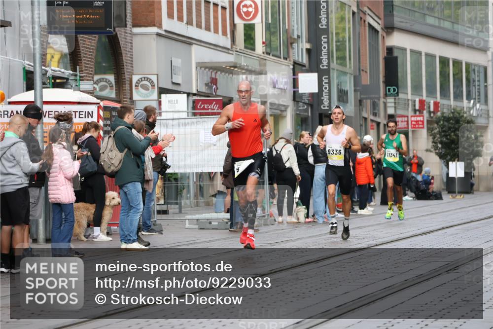 05.10.2025 - 20. swb-Marathon Bremen Strokosch-Dieckow http://msf.ph/oto/9229033 05.10.2025 10:35:06 Ziel 9336, 9340, 9697, 10538, 11341, 9336, 9340, 9697, 10538, 11341 meine-sportfotos.de