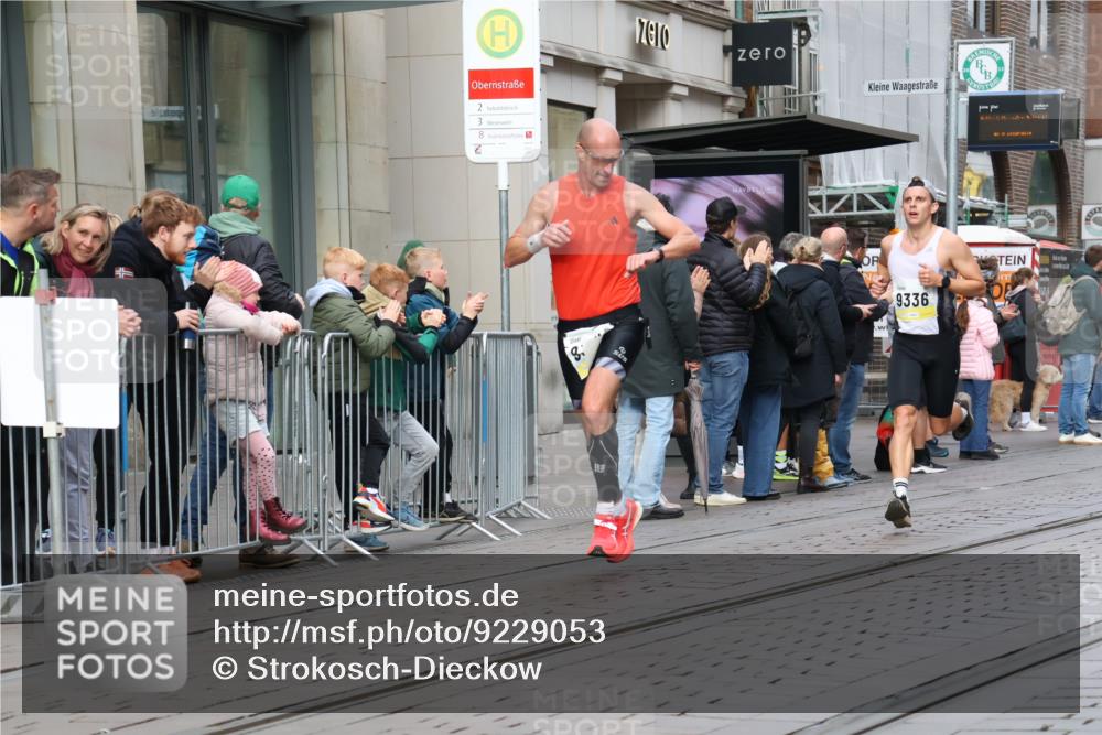 05.10.2025 - 20. swb-Marathon Bremen Strokosch-Dieckow http://msf.ph/oto/9229053 05.10.2025 10:35:11 Ziel 9336, 9340, 9596, 9697, 10538, 11341, 9336, 9340, 9596, 9697, 10538, 11341 meine-sportfotos.de