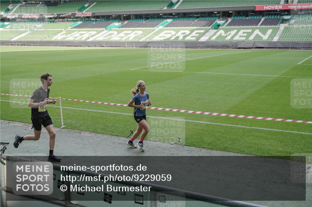 05.10.2025 - 20. swb-Marathon Bremen Michael Burmester http://msf.ph/oto/9229059 05.10.2025 10:27:20 Laufen im Stadion 28, 9009, 9202, 9270, 9285, 9339, 9351, 9362, 9400, 9411, 9500, 9670, 9678, 9709, 9711, 9876, 9878, 9885, 9897, 9921, 9960, 9961, 10045, 10091, 10092, 10277, 10351, 10411, 10452, 10568, 10634, 10637, 10639, 10750, 10773, 10792, 10818, 10822, 10898, 10947, 11074, 11362, 11446, 11585, 11645, 11659, 11678, 11683, 11714, 9290, 9396, 9545, 9590, 10090, 10431, 10447, 10633, 10649, 10682, 10823, 11648, 11714, 11715 meine-sportfotos.de