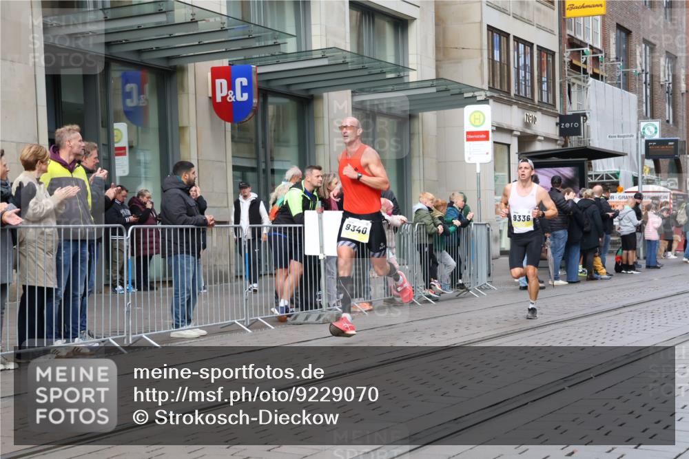 05.10.2025 - 20. swb-Marathon Bremen Strokosch-Dieckow http://msf.ph/oto/9229070 05.10.2025 10:35:12 Ziel 9336, 9340, 9596, 9697, 10538, 11341, 9336, 9340, 9596, 9697, 10538, 11341 meine-sportfotos.de
