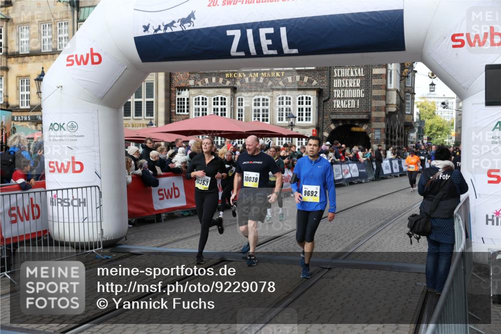 05.10.2025 - 20. swb-Marathon Bremen Yannick Fuchs http://msf.ph/oto/9229078 05.10.2025 10:59:16 Ziel 9219, 9692, 10039, 10143, 10353, 10357, 10594, 10607 meine-sportfotos.de