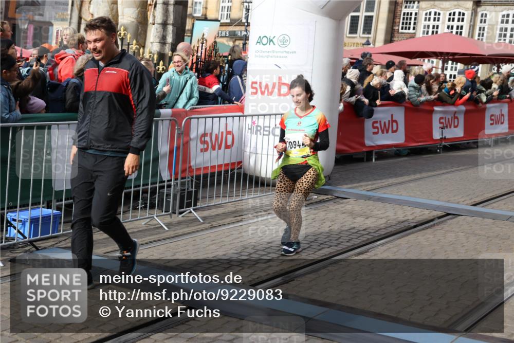 05.10.2025 - 20. swb-Marathon Bremen Yannick Fuchs http://msf.ph/oto/9229083 05.10.2025 11:02:07 Ziel 9324, 9365, 9536, 9655, 10558, 10837, 10855, 10879, 10887, 10944, 11415, 11647 meine-sportfotos.de