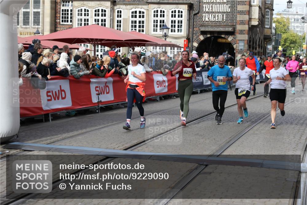 05.10.2025 - 20. swb-Marathon Bremen Yannick Fuchs http://msf.ph/oto/9229090 05.10.2025 11:02:08 Ziel 9324, 9365, 9536, 10558, 10837, 10855, 10879, 10887, 10944, 11415 meine-sportfotos.de