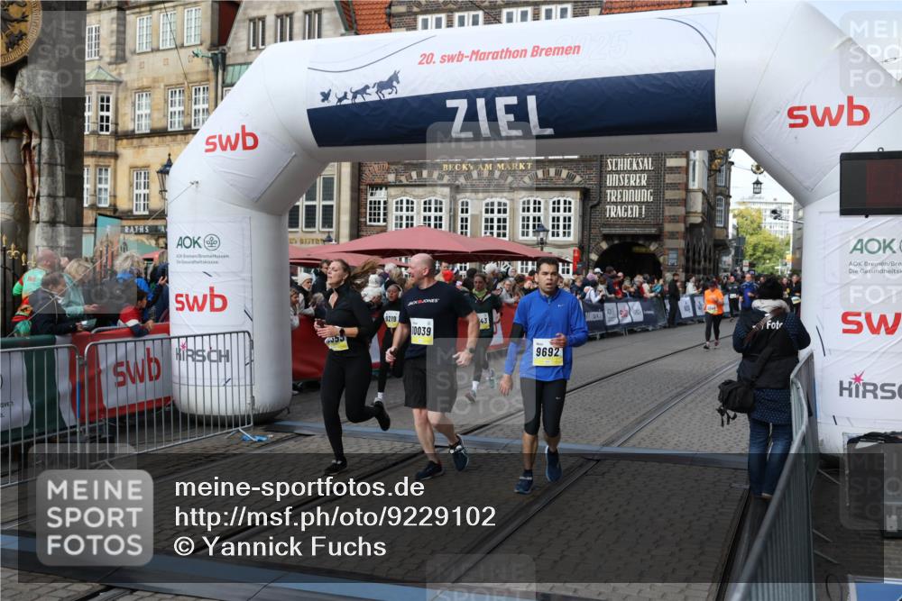 05.10.2025 - 20. swb-Marathon Bremen Yannick Fuchs http://msf.ph/oto/9229102 05.10.2025 10:59:17 Ziel 9219, 9508, 9692, 10039, 10143, 10353, 10594, 10607 meine-sportfotos.de