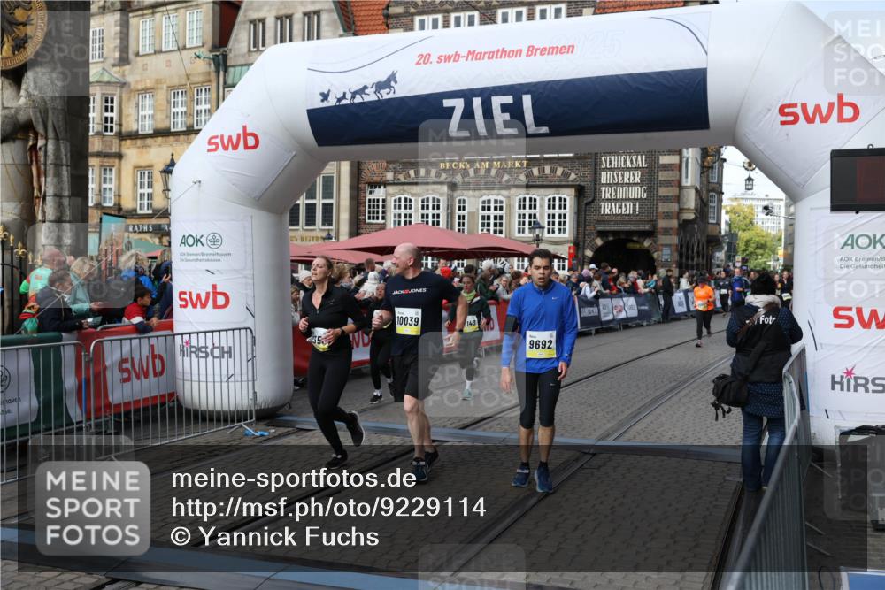 05.10.2025 - 20. swb-Marathon Bremen Yannick Fuchs http://msf.ph/oto/9229114 05.10.2025 10:59:17 Ziel 9219, 9508, 9692, 10039, 10143, 10353, 10594, 10607 meine-sportfotos.de