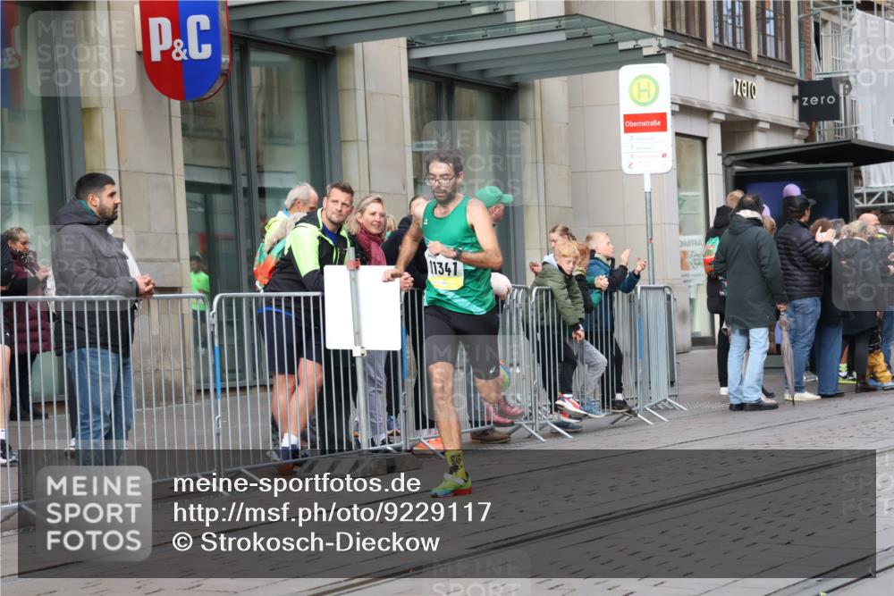 05.10.2025 - 20. swb-Marathon Bremen Strokosch-Dieckow http://msf.ph/oto/9229117 05.10.2025 10:35:16 Ziel 9340, 9596, 9697, 10538, 11341, 9340, 9596, 9697, 10538, 11341 meine-sportfotos.de