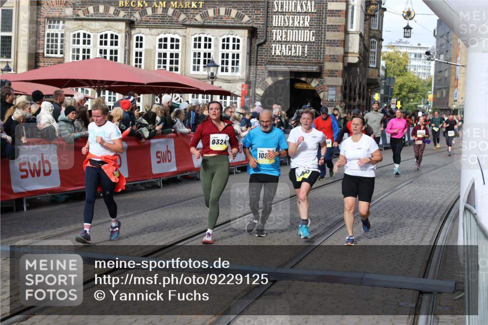 05.10.2025 - 20. swb-Marathon Bremen Yannick Fuchs http://msf.ph/oto/9229125 05.10.2025 11:02:08 Ziel 9324, 9365, 9536, 10558, 10837, 10855, 10879, 10887, 10944, 11415 meine-sportfotos.de